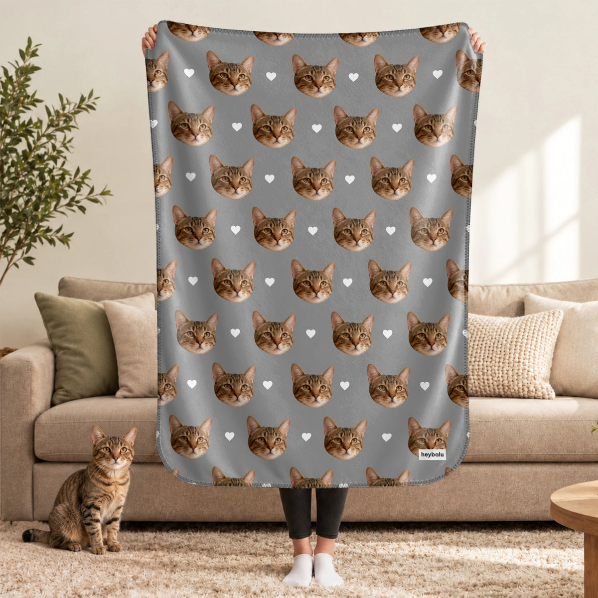 Personalized Blanket "Cat Photo" as a gift for cat lovers: gray blanket with your cat's face and hearts all over – hey balu