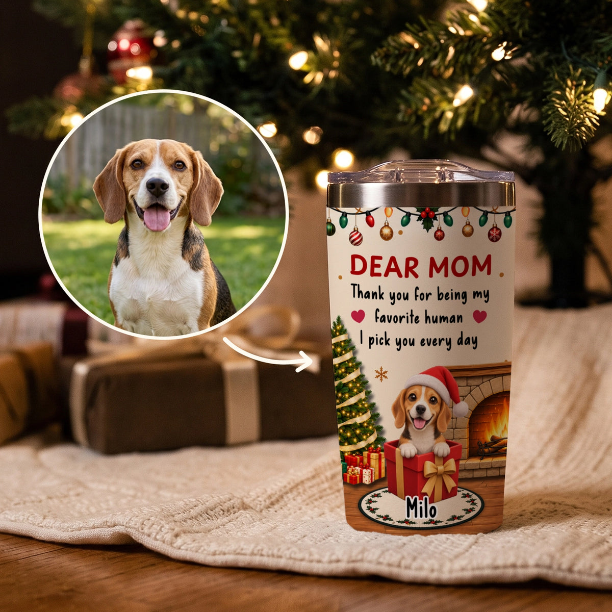 Personalized tumbler "Christmas Dog" as a gift for dog moms: beagle from a photo as a cartoon with a Santa hat in a Christmas gift box, with Dear Mom and the name Milo, hey balu