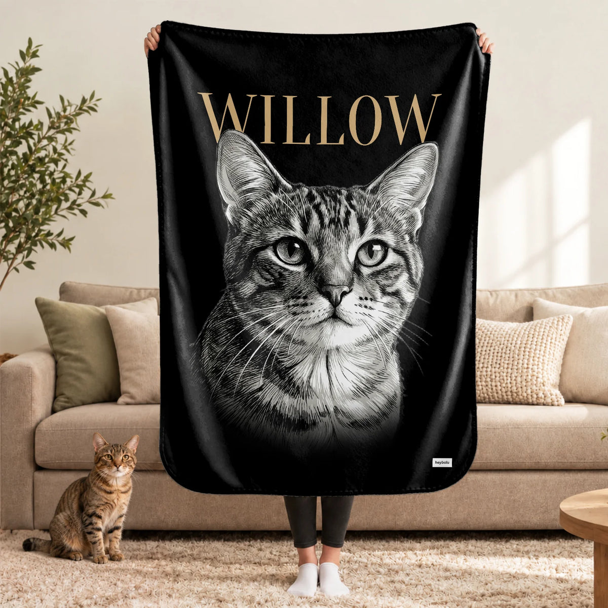 Personalized Blanket "Retro Cat" as a gift for cat lovers: black and white cat drawing on black with name in gold – hey balu