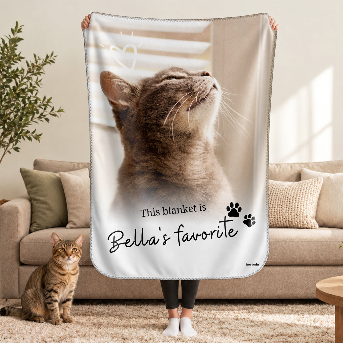 Personalized Blanket "Cat Photo & Text" as a gift for cat lovers: soft blanket with cat photo and "This blanket is Bella's favorite" – hey balu