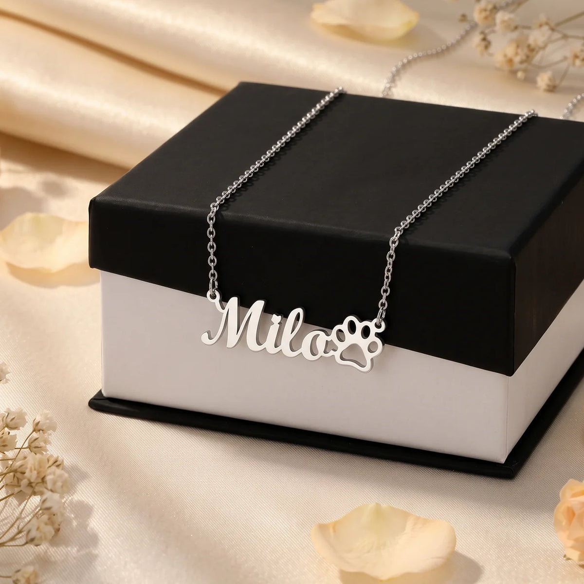 Personalized Necklace "Name with Paw"